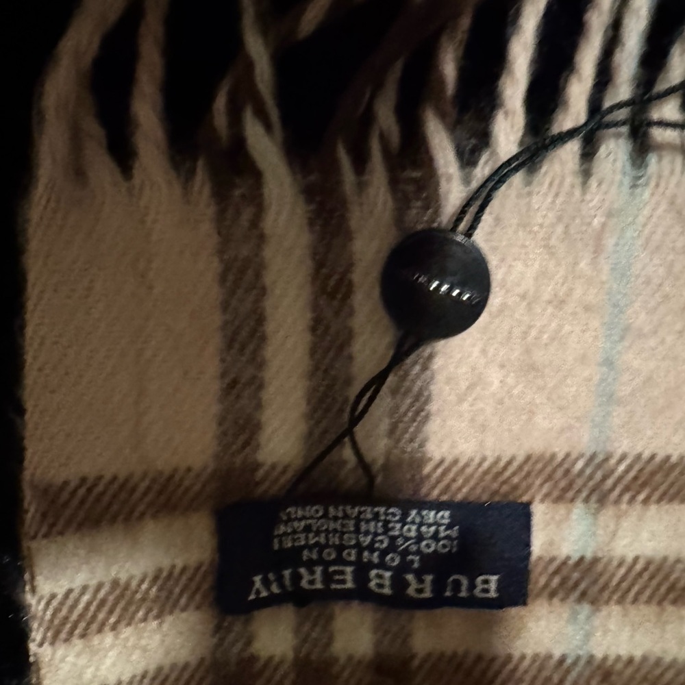 New without tag Burberry pink and brown Nova print scarf